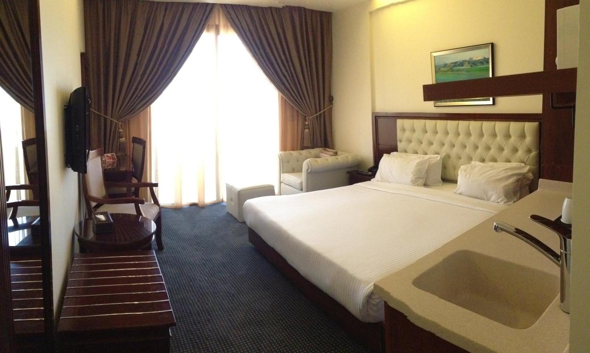 Midtown Hotel & Suites Beirut Bagian luar foto