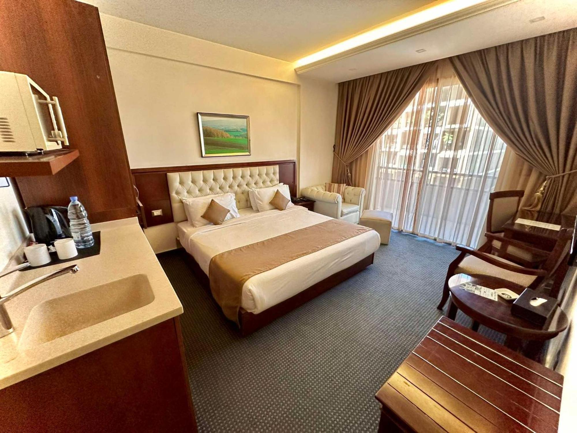 Midtown Hotel & Suites Beirut Bagian luar foto